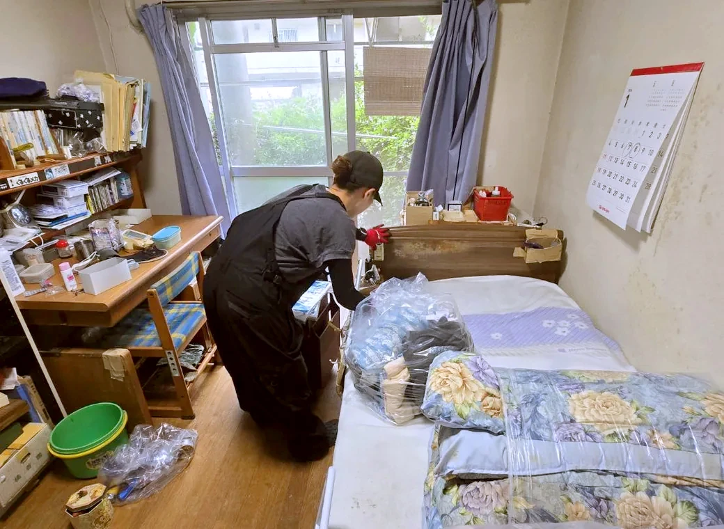 宮崎県 遺品整理 女性スタッフの作業風景